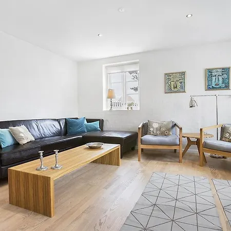 Holiday House Downtown 3-bedroom - Sonderstrand *