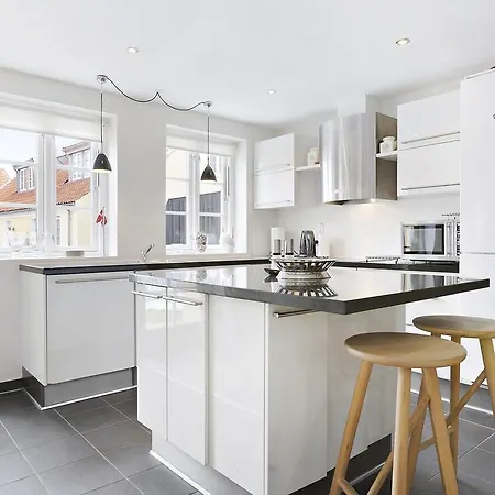 Holiday House Downtown 3-bedroom - Sonderstrand *